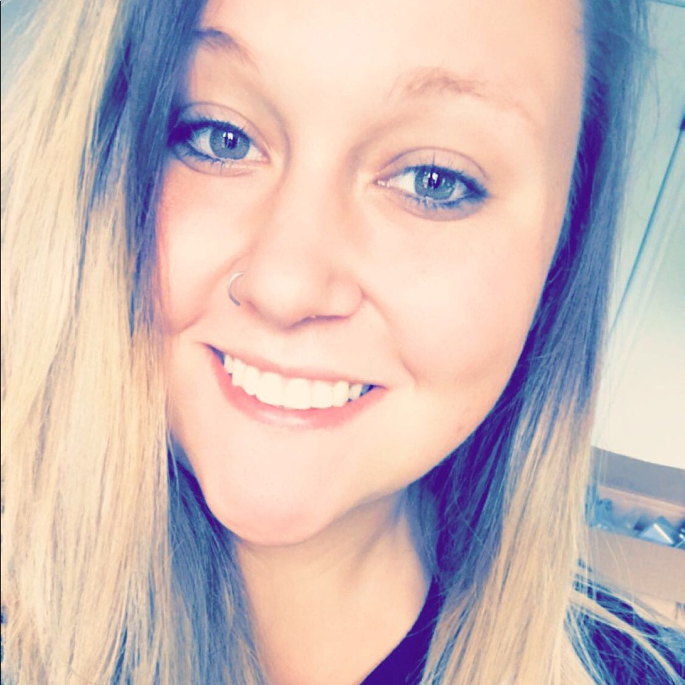 MEET YOUR POSHER | Becca